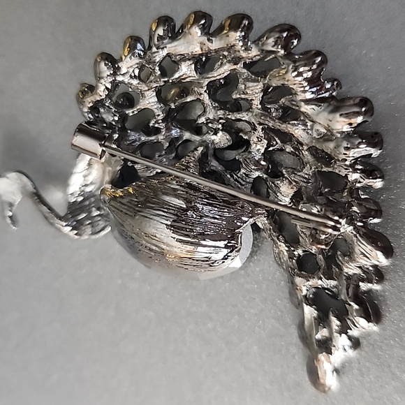 Peacock BROOCH With simulated Emeralds - Picture 3 of 4